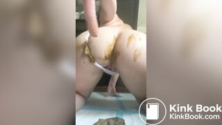 Girl Scat and masturbate