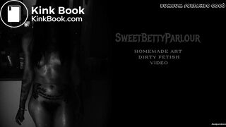 Big Bootied Babe Filling her Pantyhose