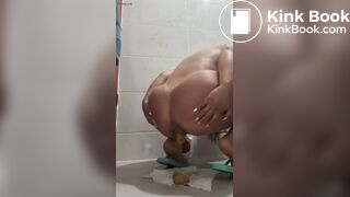 Sexy girl pooping - video 59
