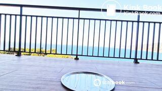 facendo la cioccolata sul balcone di casa