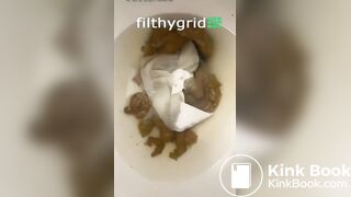 Girl pooping on toilet - video 298