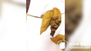 cacca gialla gialla gialla