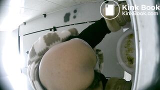 Voyeur girl pooping 3