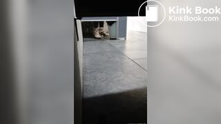 MUJER HACE CACA EN GASOLINERA