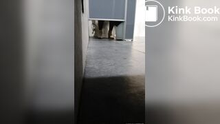 MUJER HACE CACA EN GASOLINERA