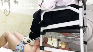 Cina ragazze defecanti 1