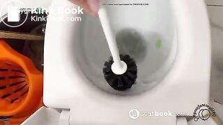 Girl pooping on toilet - video 286