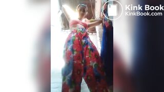 Desi poops
