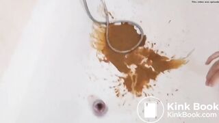 Lady shits out a stream in her tub