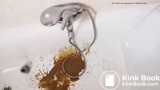 Lady shits out a stream in her tub
