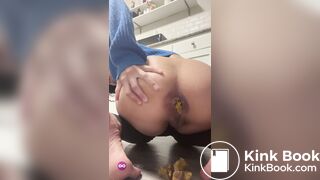 Girl struggles to poop