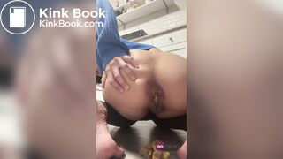 Girl struggles to poop