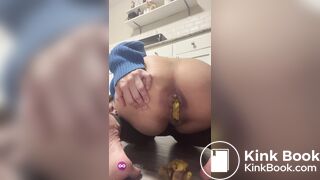 Girl struggles to poop