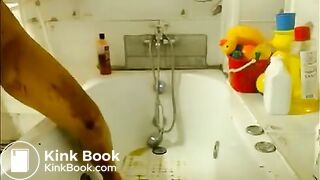 DIrty scat bitch in her bath