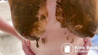 Mistres v shits on slave and he smears her totties