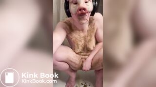 Nasty ugly cunt plays with shit