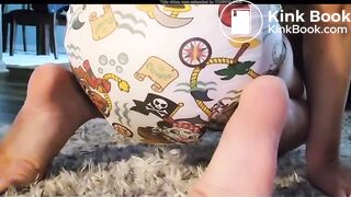 Girl messy diaper - video 2