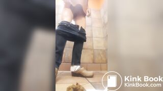 Milf unloads on the floor