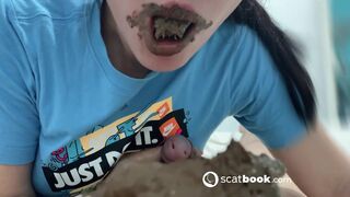 Casal scat fodendo com merda