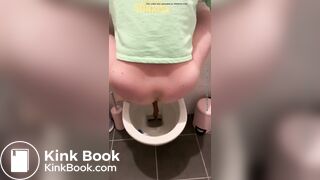 Girl pooping - video 869