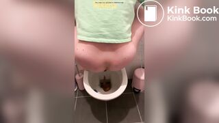 Girl pooping - video 869