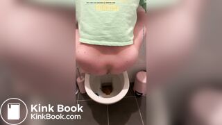 Girl pooping - video 869