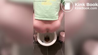 Girl pooping - video 869