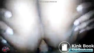 Morena rabuda dando o cu e cagando