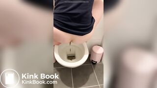 Girl pooping - video 868