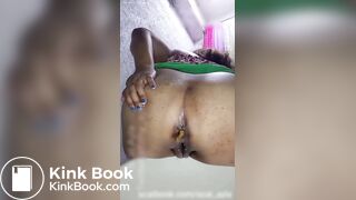 Ebony Shitting 2 - video 2