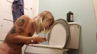 TASTING HER TOILET POT POO