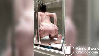 Brunette drop a poo in her bath