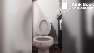 Showing off her holes as she twerks out a nasty shit