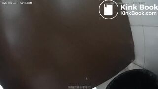 中国女孩厕所洞口排便