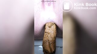 Snapchat girl close up pooping