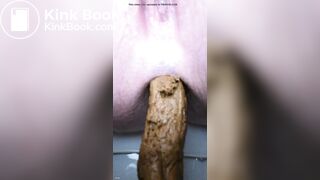 Snapchat girl close up pooping