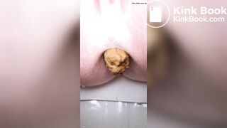 Snapchat girl close up pooping