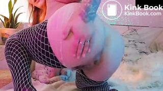 big ass ginger P.A.W.G. take a huge sexy shit