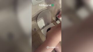 Girl pooping on toilet - video 276
