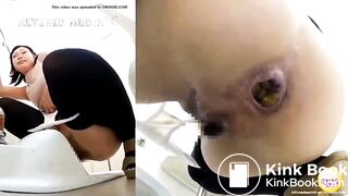 人工知能の女の子が素敵なうんちをしている