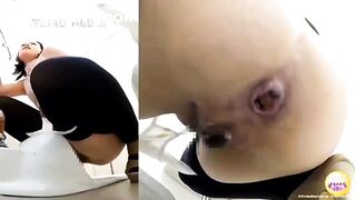 人工知能の女の子が素敵なうんちをしている