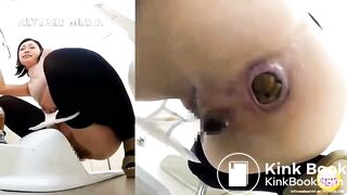 人工知能の女の子が素敵なうんちをしている