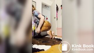 Dirty MILF plays with her shit 1