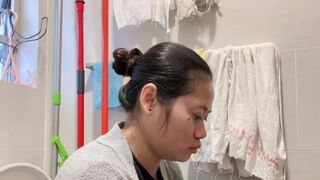 Girl Pooping in The Toilet With Hot Ploop