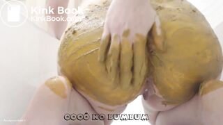 Round Bum Smearing Fun
