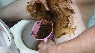 Smear the manure on the penis, masturbate, and ejaculat