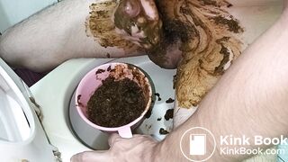 Smear the manure on the penis, masturbate, and ejaculat