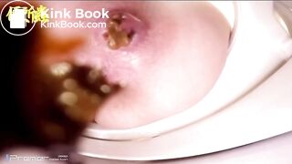 japanese giril shitting toilet 01