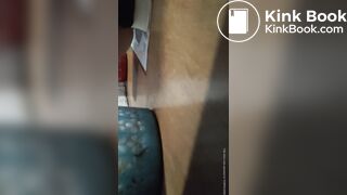 一个小女孩屁股一紧