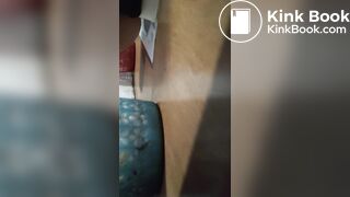 一个小女孩屁股一紧